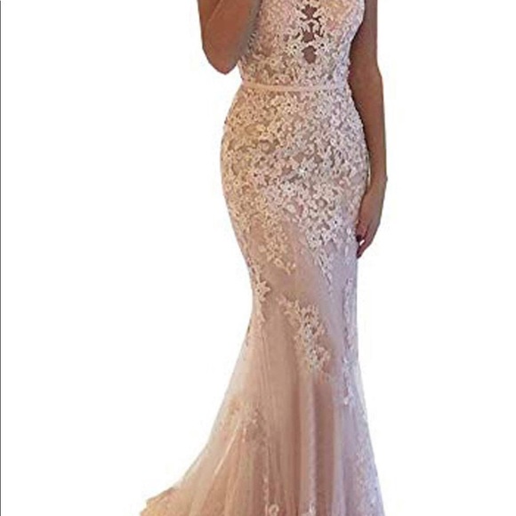 Beautiful lace evening gown - Picture 2 of 2